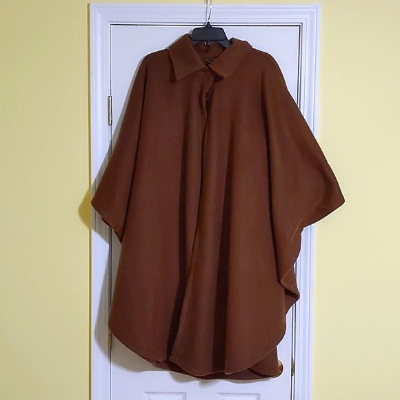 lds Mountain Lake Fall/Winter cape SMOKE FREE ENVIRONMENT - Picture 1 of 2